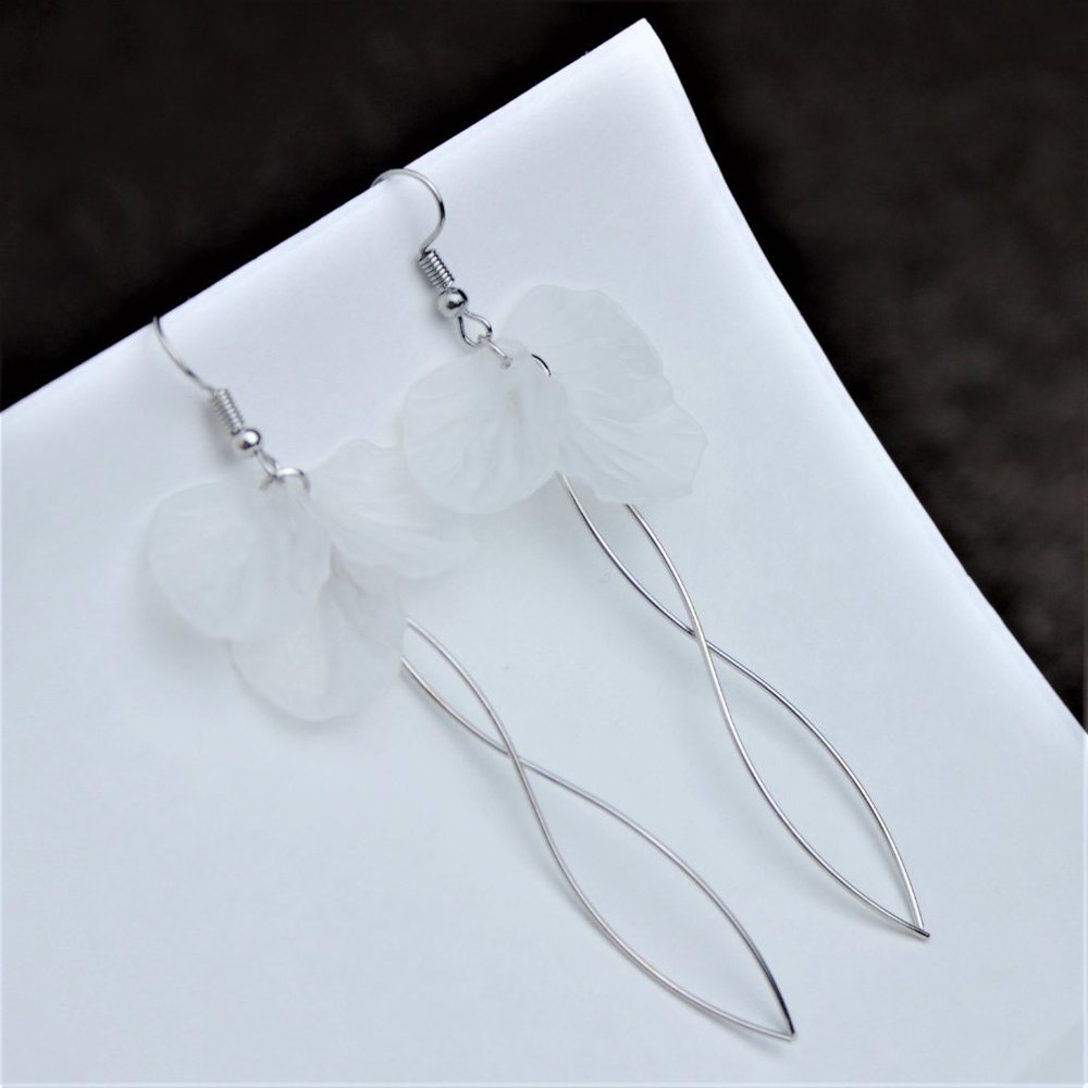 Boho White Flower With Long silver Tassel  Earring - Picture 5 of 13